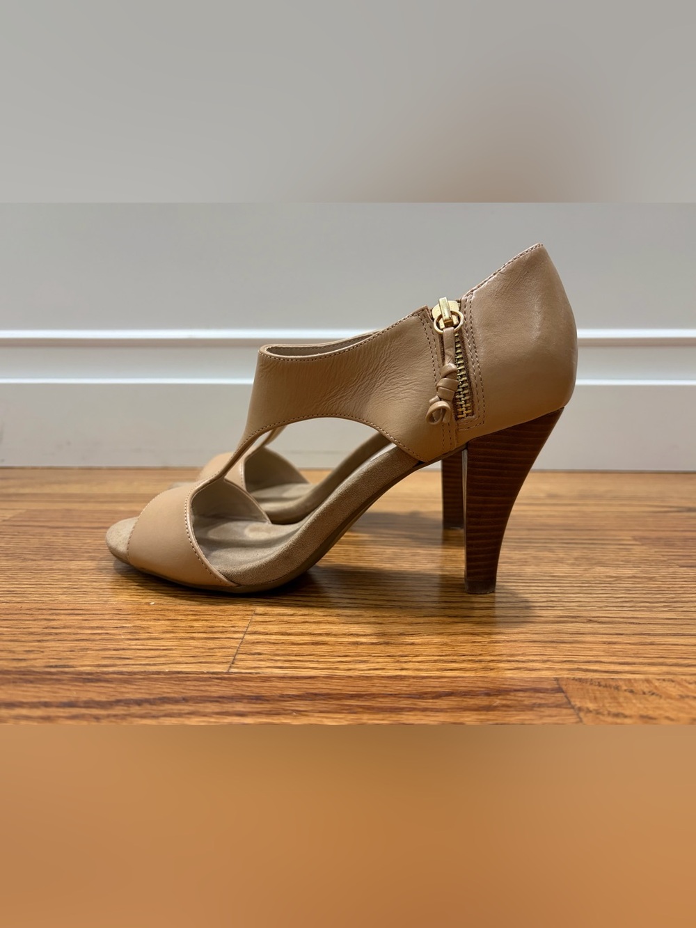 Adrienne Vittadini Nude Tan Leather Open-Toe T-strap Side-zip 3.5" Heels sz 8.5